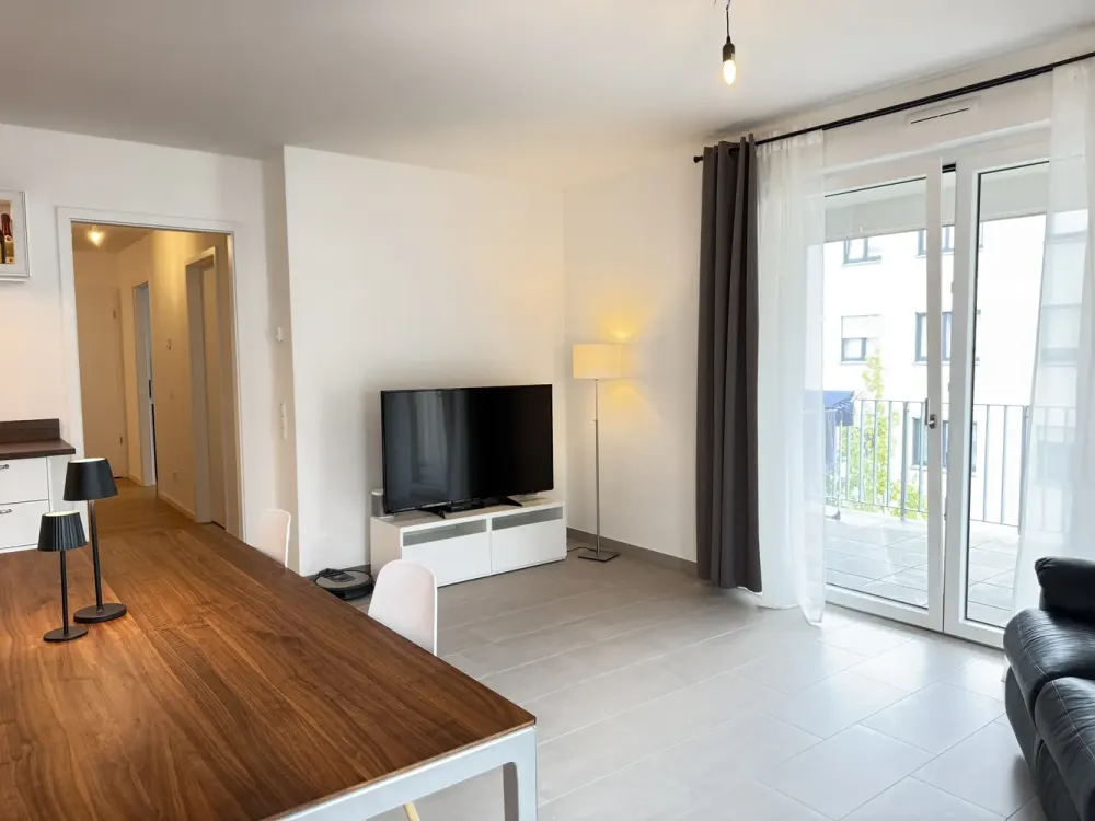 Neuwertige 3-Zi-Wohnung mit SW-Loggia, Aufzug, TG und hochwertiger Einbauküche