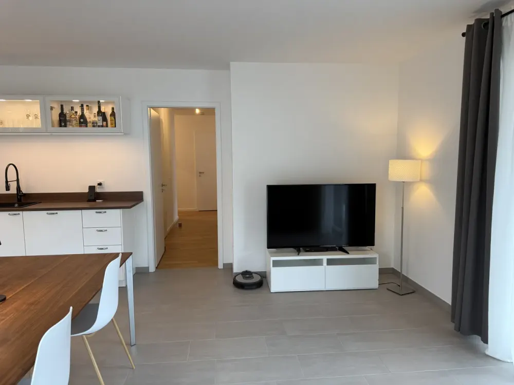 Neuwertige 3-Zi-Wohnung mit SW-Loggia, Aufzug, TG und hochwertiger Einbauküche