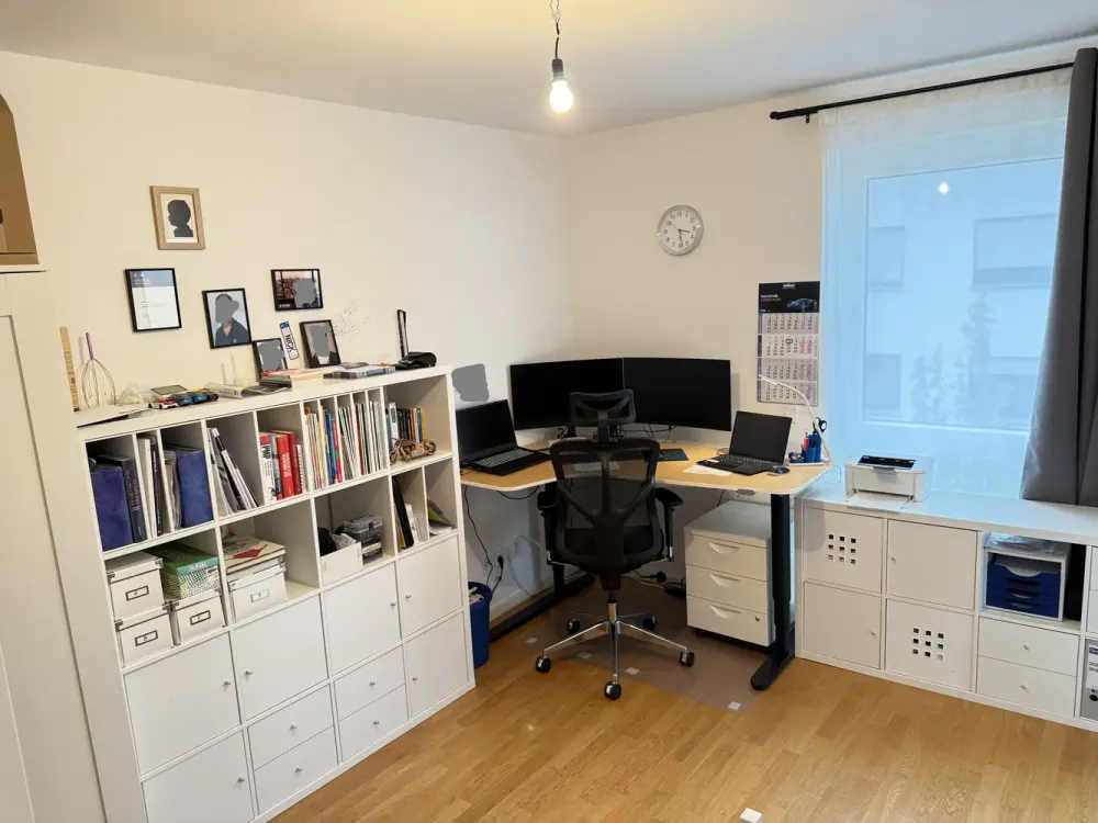 Neuwertige 3-Zi-Wohnung mit SW-Loggia, Aufzug, TG und hochwertiger Einbauküche