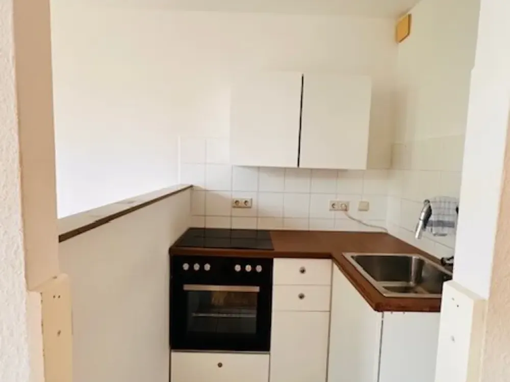 KURZFRISTIG ERDGESCHOSS KOMFORT APPARTMENT MIT SCHLAFNISCHE BALKON GARAGE KÜCHENÜBERNAHME MÖGLICH