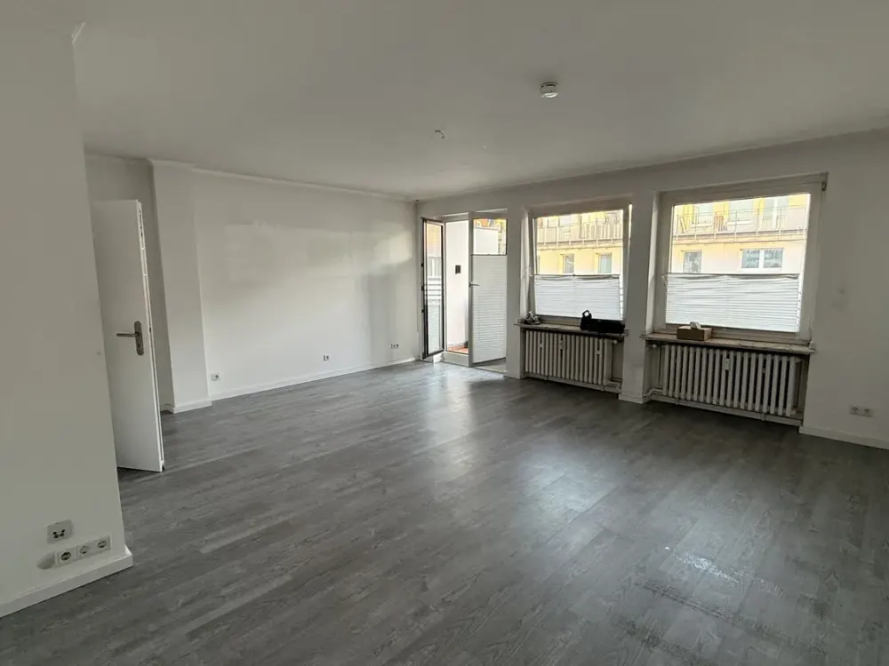Moderne 3-Zimmer-Dachgeschosswohnung mit zwei großzügigen Terrassen in Top-Lage D-Stadtmitte!