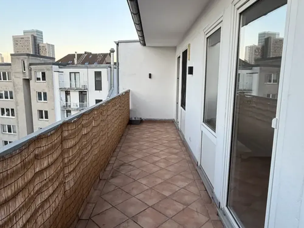 Moderne 3-Zimmer-Dachgeschosswohnung mit zwei großzügigen Terrassen in Top-Lage D-Stadtmitte!