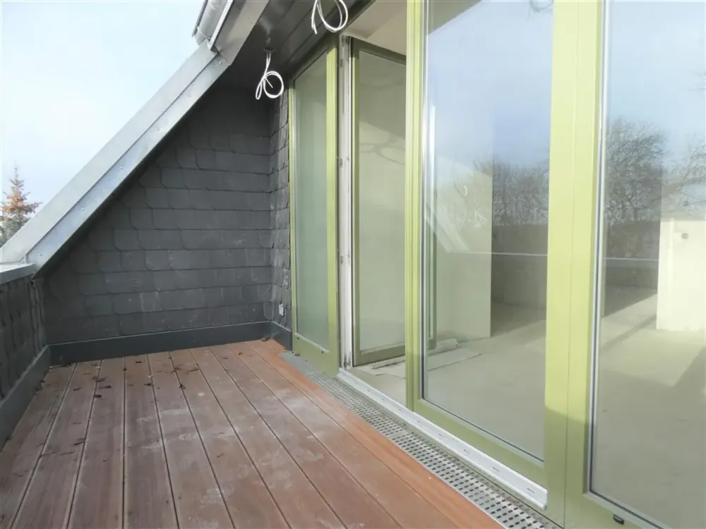 Großzügige 2-Zi.-Whg. | Dachterrasse | EBK | Gäste WC | Fubo-Heizung | Klimaanlage