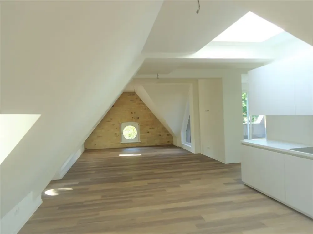 Großzügige 2-Zi.-Whg. | Dachterrasse | EBK | Gäste WC | Fubo-Heizung | Klimaanlage
