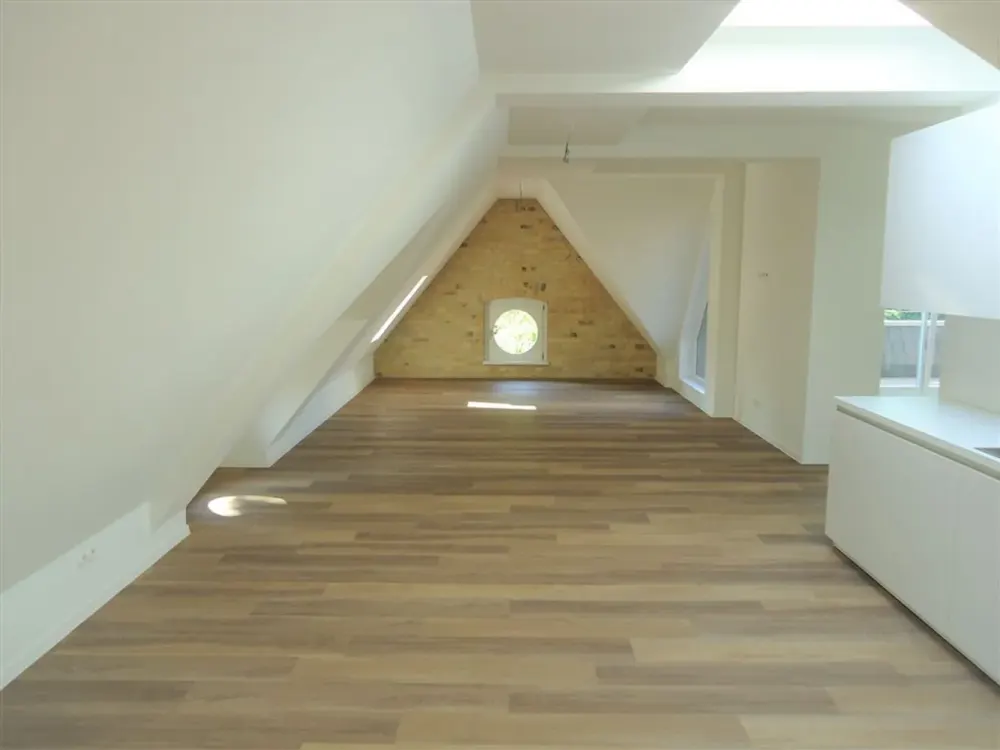 Großzügige 2-Zi.-Whg. | Dachterrasse | EBK | Gäste WC | Fubo-Heizung | Klimaanlage