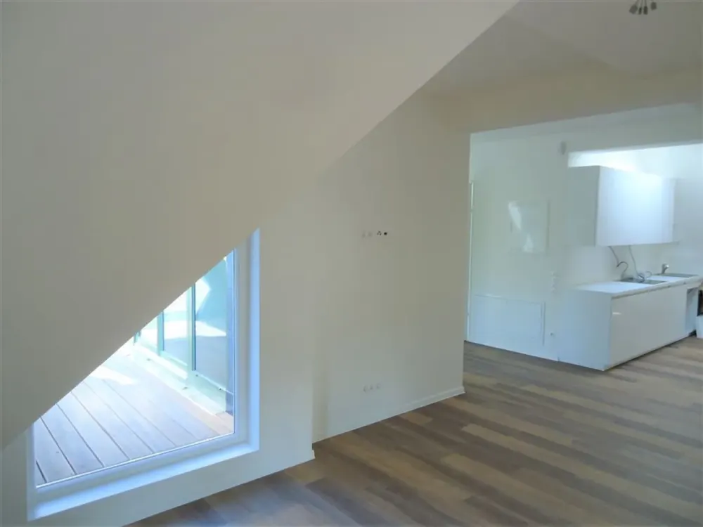 Großzügige 2-Zi.-Whg. | Dachterrasse | EBK | Gäste WC | Fubo-Heizung | Klimaanlage