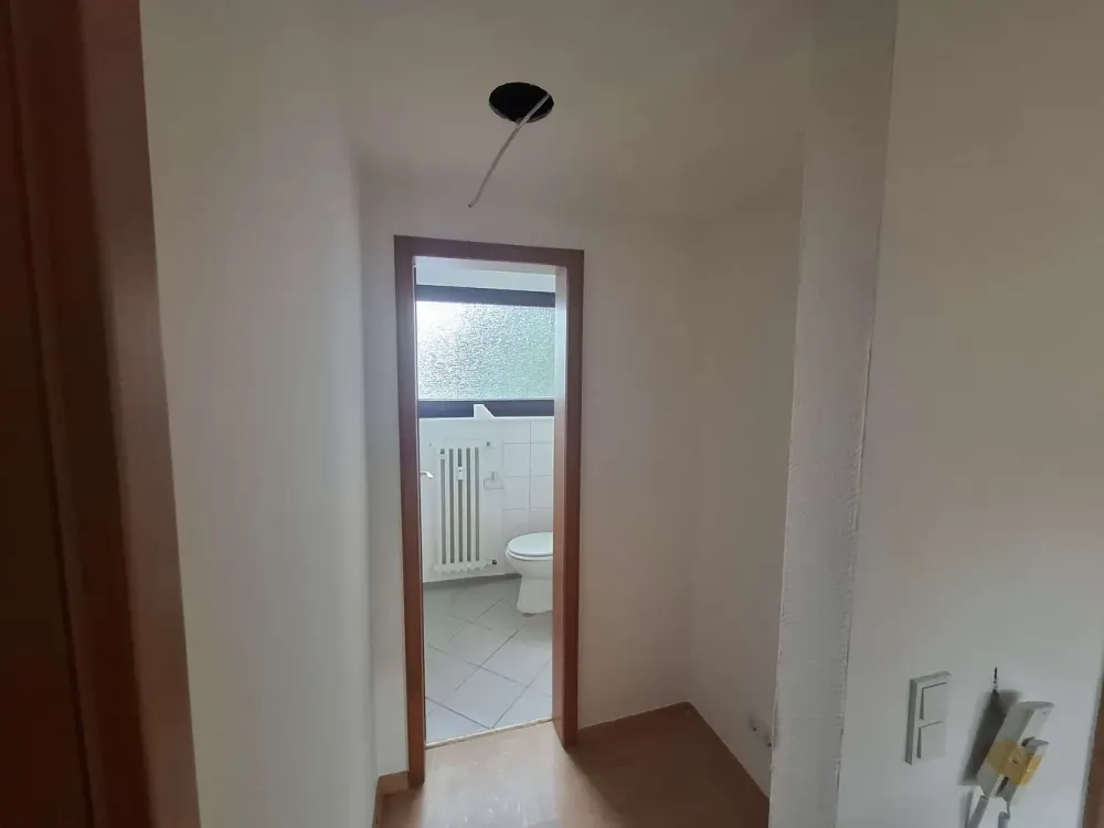Refrath: Attraktive 3,5 Zimmer Dachgeschosswohnung, mit Südbalkon