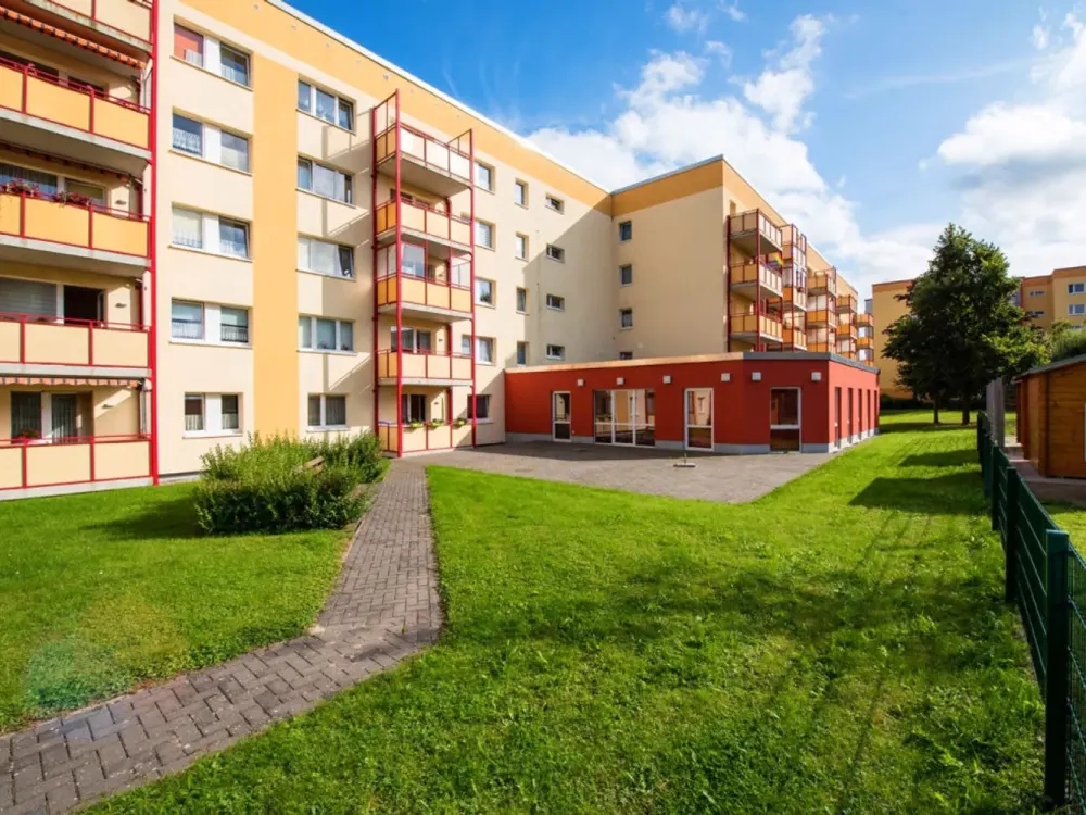 Senior-friendly Service Living