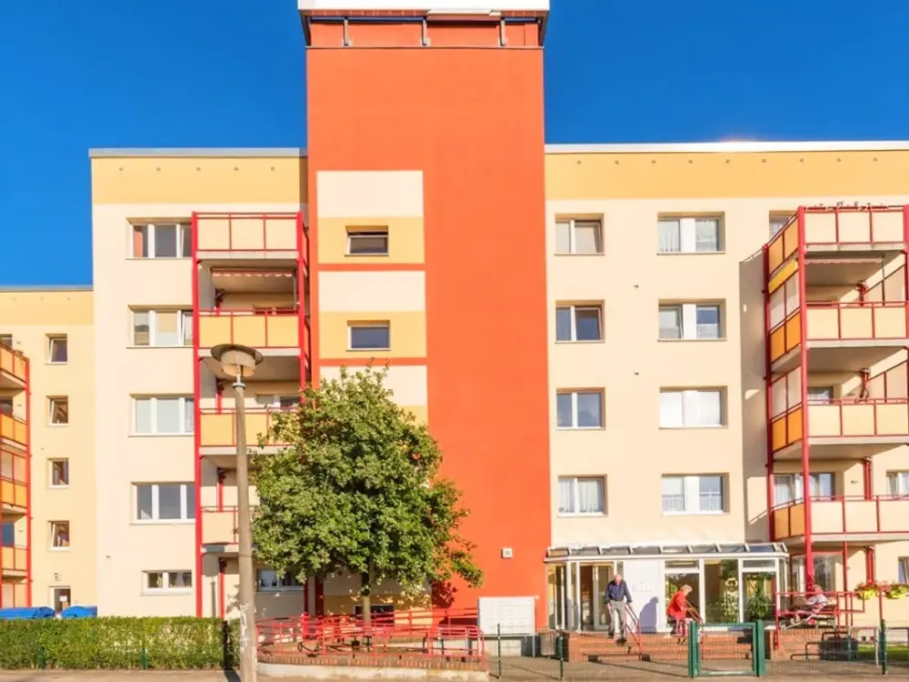 Senior-friendly Service Living