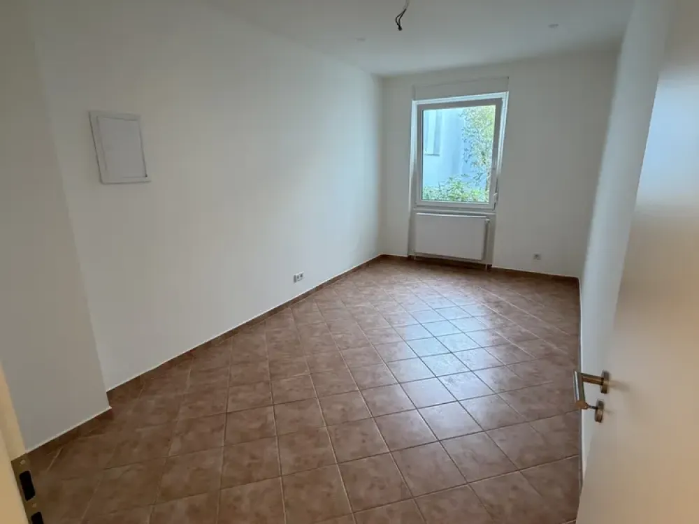 Renovated 3-Room Ground Floor Apartment in Flörsheim