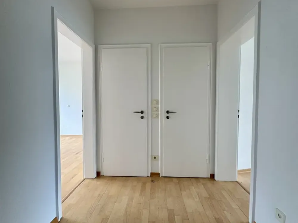*** renovierte 3 Zimmerwohnung mit saniertem Badezimmer & großem Balkon in Oberkassel ***
