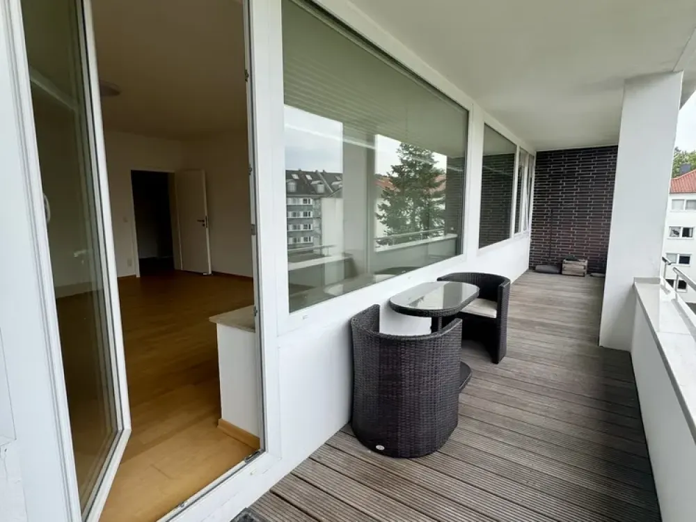 *** renovierte 3 Zimmerwohnung mit saniertem Badezimmer & großem Balkon in Oberkassel ***