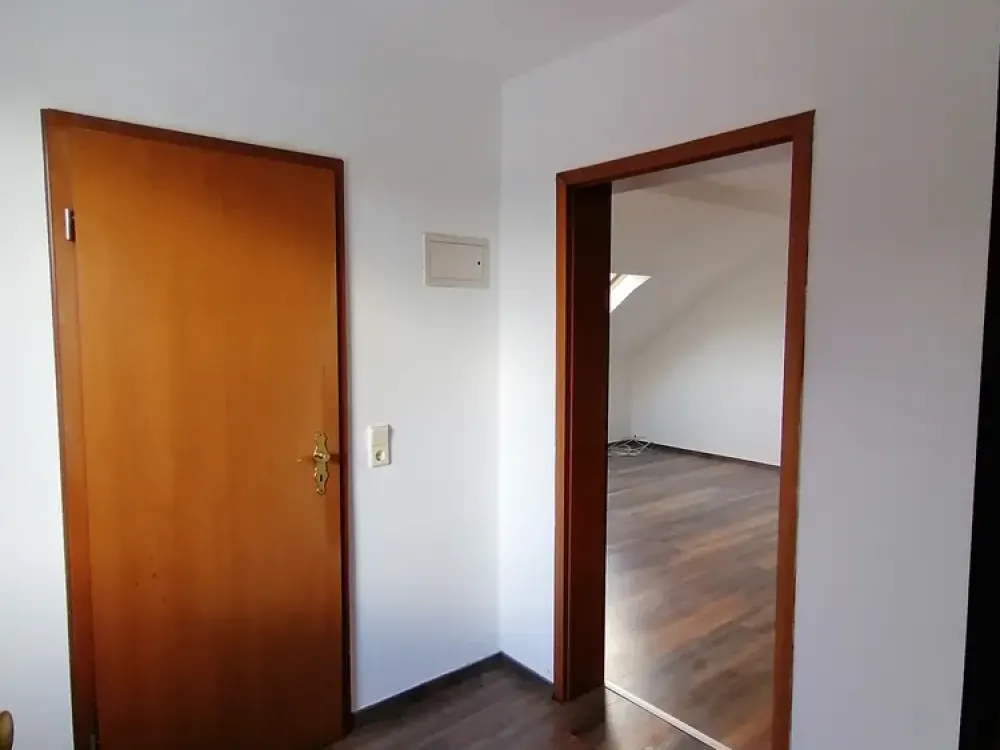 Schöne 3 Zimmer DG-Wohnung Nähe Stadtpark zu vermieten!