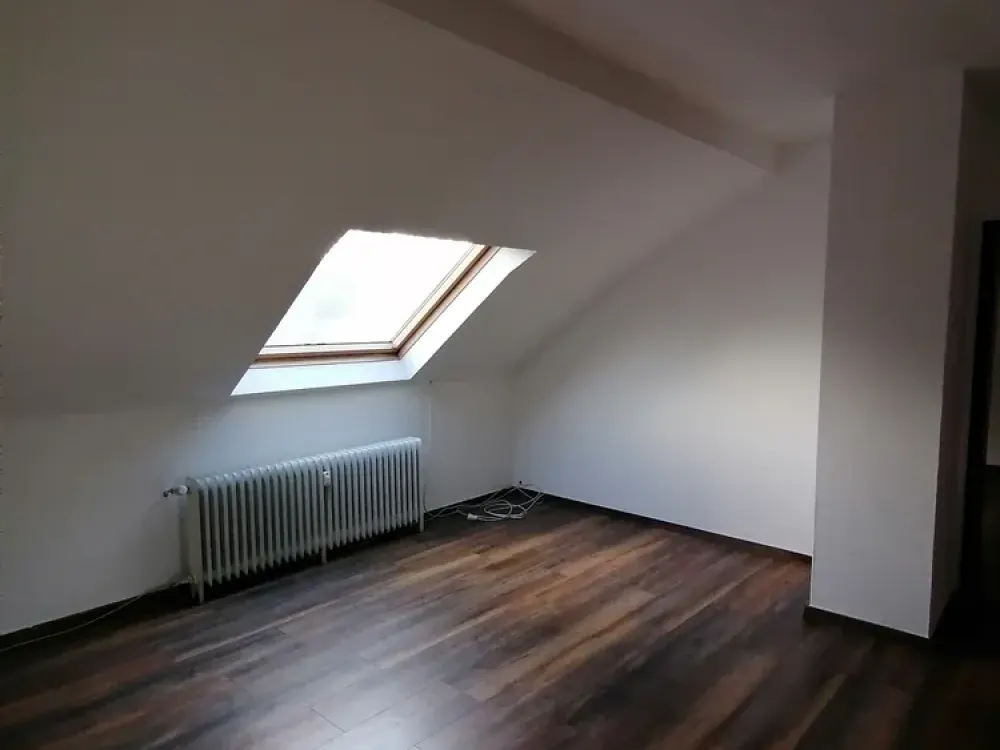 Schöne 3 Zimmer DG-Wohnung Nähe Stadtpark zu vermieten!