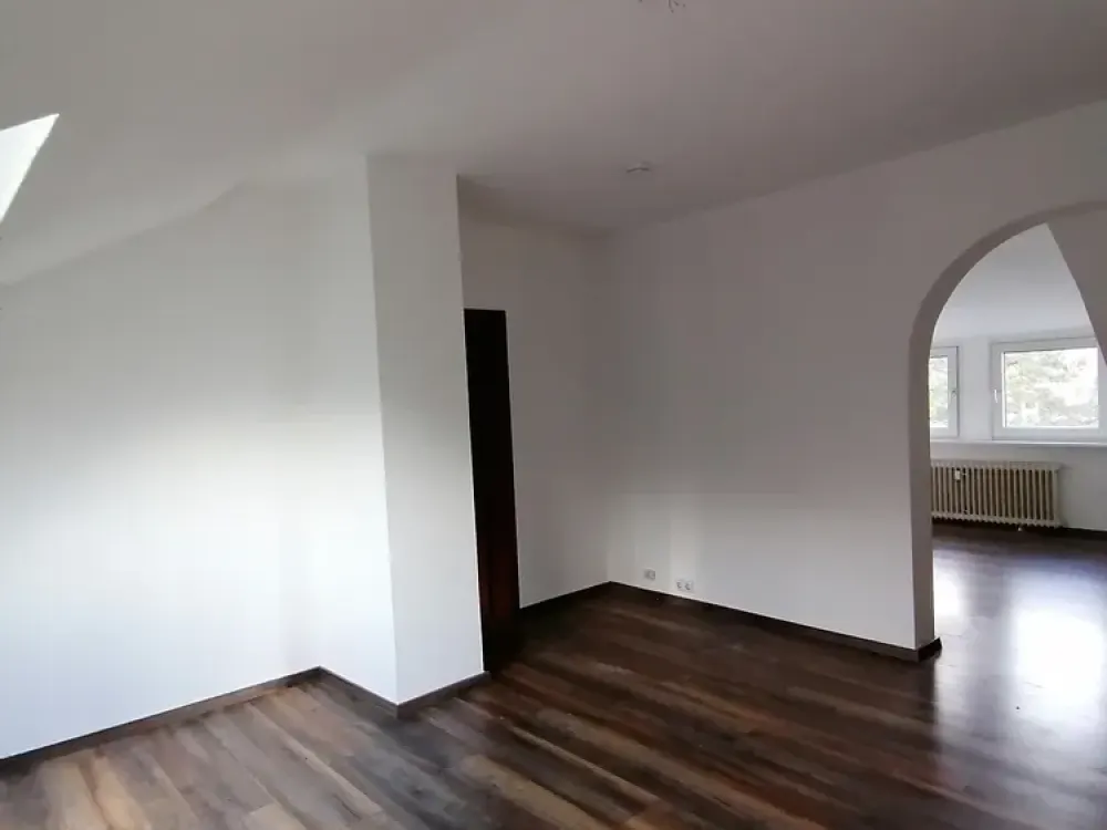 Schöne 3 Zimmer DG-Wohnung Nähe Stadtpark zu vermieten!