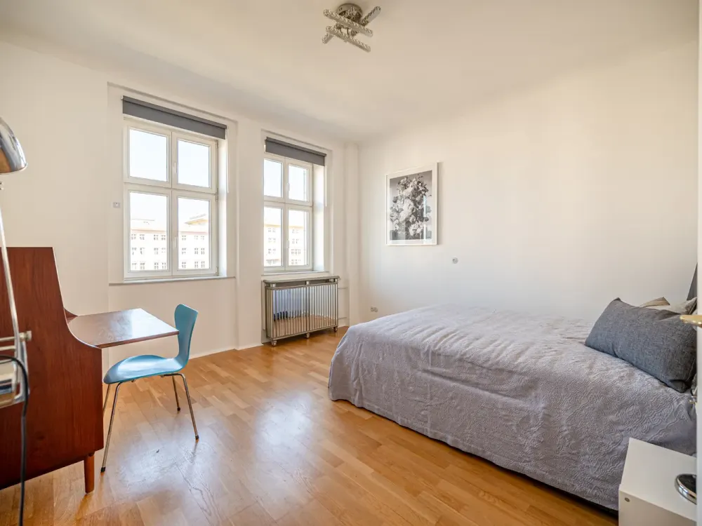 Stilvoll Wohnen am Strausberger Platz | 2 Zi, Lift & Altbaucharme im historischen Ensemble