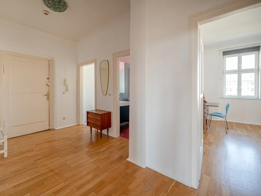 Stilvoll Wohnen am Strausberger Platz | 2 Zi, Lift & Altbaucharme im historischen Ensemble