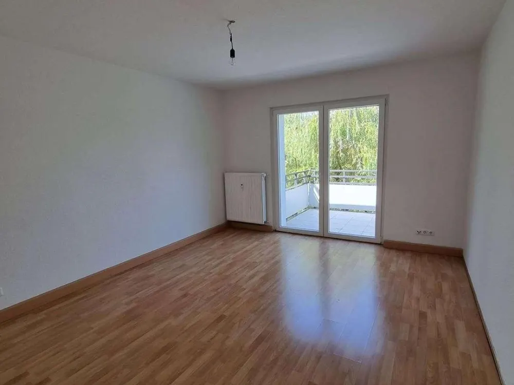 Neu renovierte 4- Zimmer Wohnung in Frankfurt Bockenheim