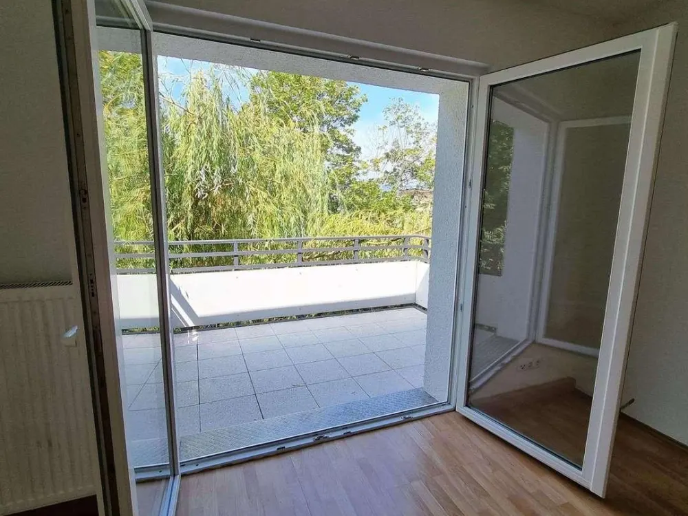 Neu renovierte 4- Zimmer Wohnung in Frankfurt Bockenheim