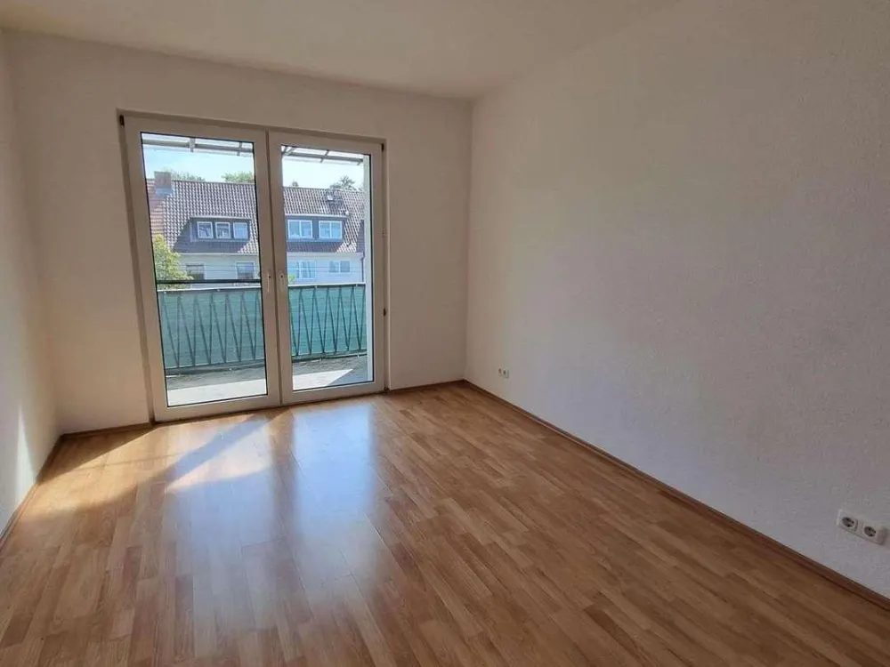 Neu renovierte 4- Zimmer Wohnung in Frankfurt Bockenheim