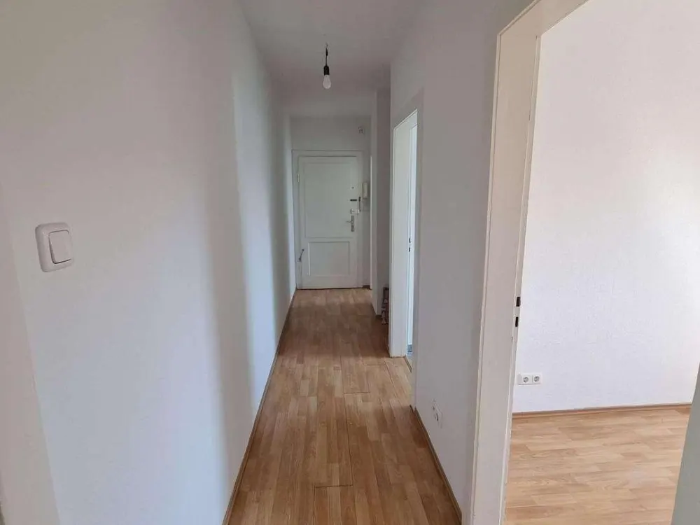 Neu renovierte 4- Zimmer Wohnung in Frankfurt Bockenheim