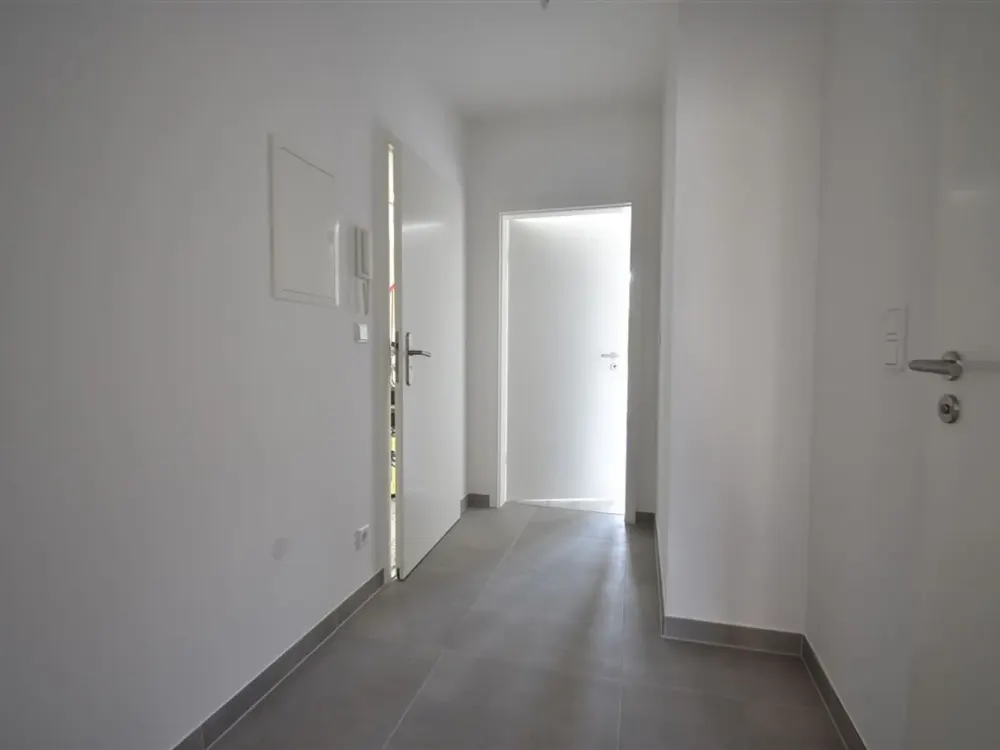 Ideal für Singles! Renovierte 2-Zi-Whg mit Balkon zu vermieten