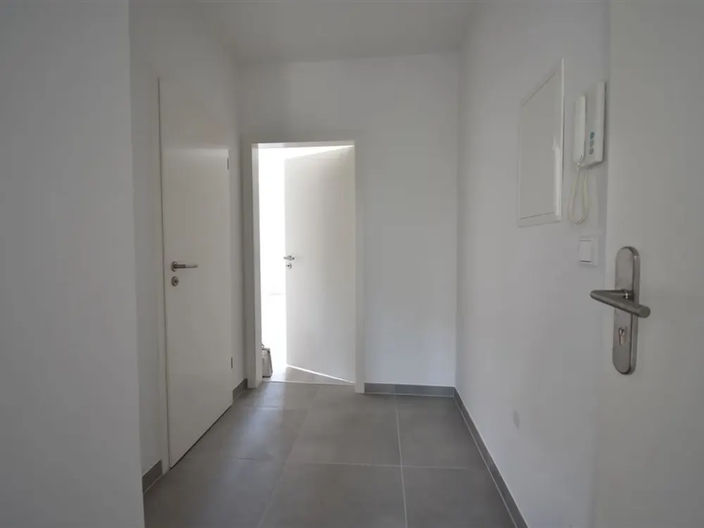 Ideal für Singles! Renovierte 2-Zi-Whg mit Balkon zu vermieten