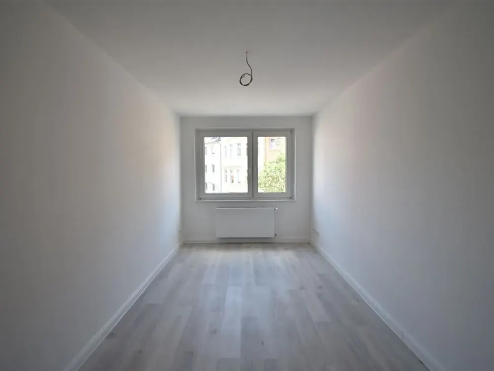 Ideal für Singles! Renovierte 2-Zi-Whg mit Balkon zu vermieten