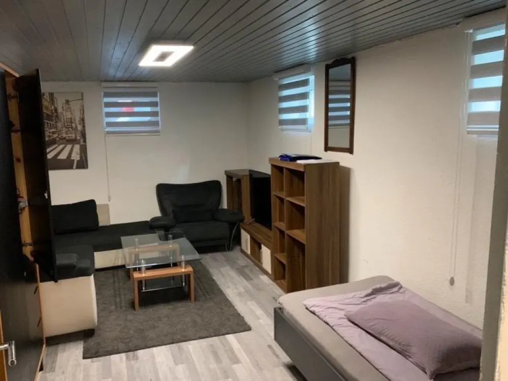 Möblierte 1-Zimmer-Souterrainwohnung in Stuttgart-Hedelfingen