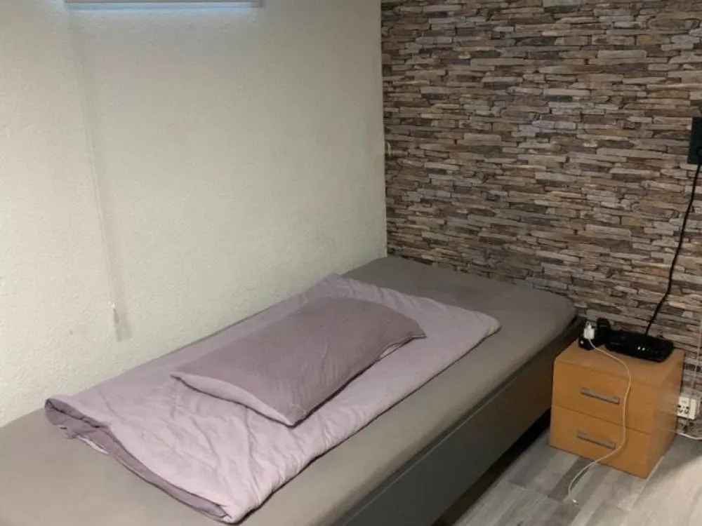 Möblierte 1-Zimmer-Souterrainwohnung in Stuttgart-Hedelfingen