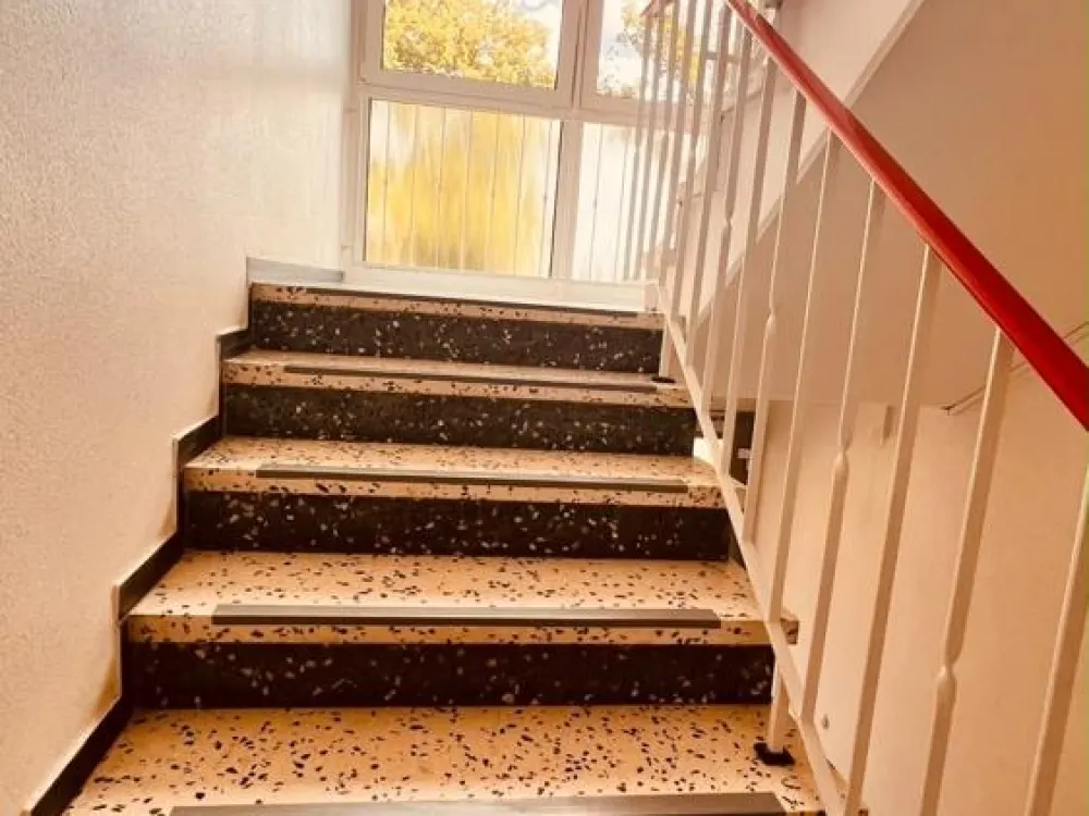 Garbsen/Berenbostel - sanierte 3-Zi-Wohnung im 2.OG mit Tageslichtduschbad in gepflegter grüner Wohnanlage