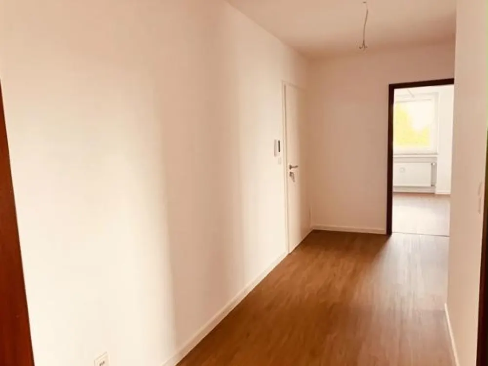 Garbsen/Berenbostel - sanierte 3-Zi-Wohnung im 2.OG mit Tageslichtduschbad in gepflegter grüner Wohnanlage