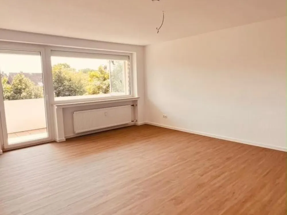 Garbsen/Berenbostel - sanierte 3-Zi-Wohnung im 2.OG mit Tageslichtduschbad in gepflegter grüner Wohnanlage