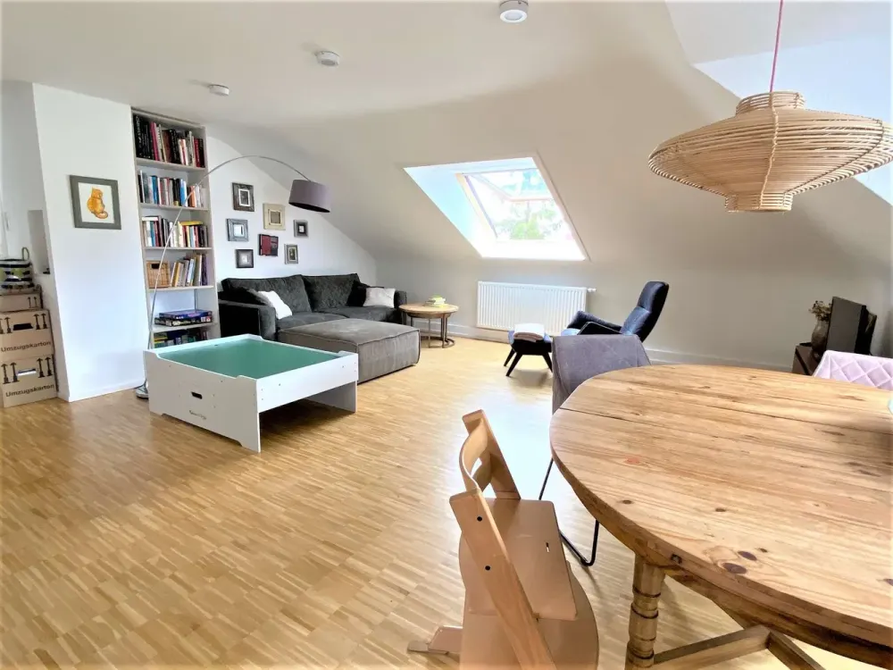 Cozy Attic Apartment - 4 Rooms - Stuttgart - Gänsheide - NO BALCONY -
