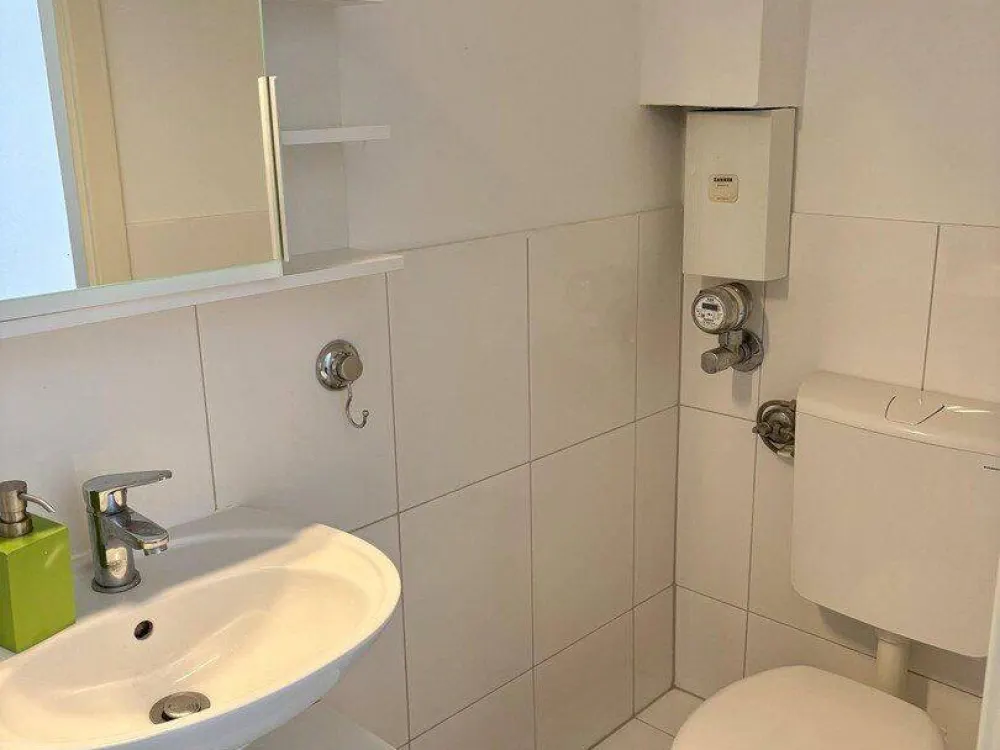 Renovierte und teilmöblierte 2-Zimmerwohnung in top Lage, nähe Berger Straße!