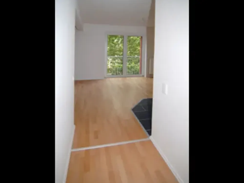 Compact Living at Hansaring: 1.5-Room Apartment in Cologne