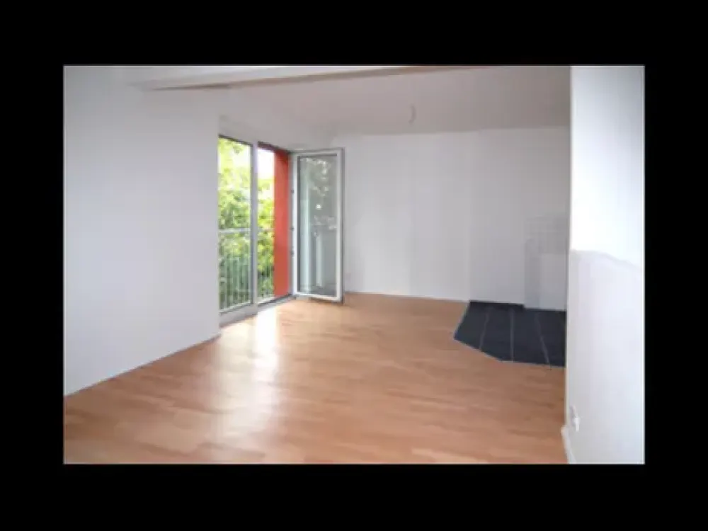 Compact Living at Hansaring: 1.5-Room Apartment in Cologne
