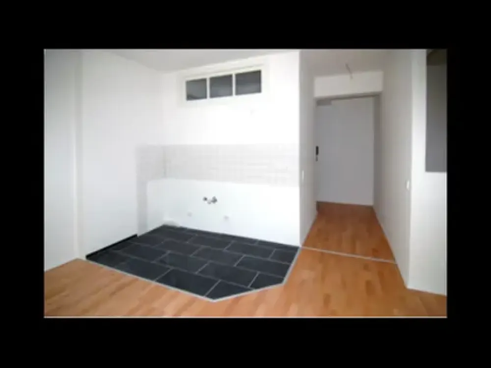 Compact Living at Hansaring: 1.5-Room Apartment in Cologne