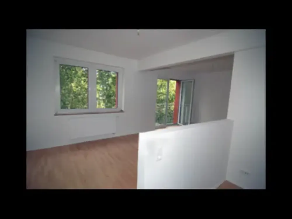 Compact Living at Hansaring: 1.5-Room Apartment in Cologne