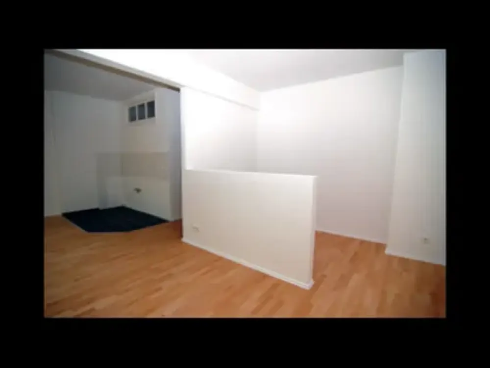 Compact Living at Hansaring: 1.5-Room Apartment in Cologne