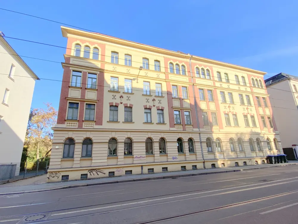 Stilvolle 3-Zimmer-Wohnung mit Balkon, offener Küche und Wannenbad