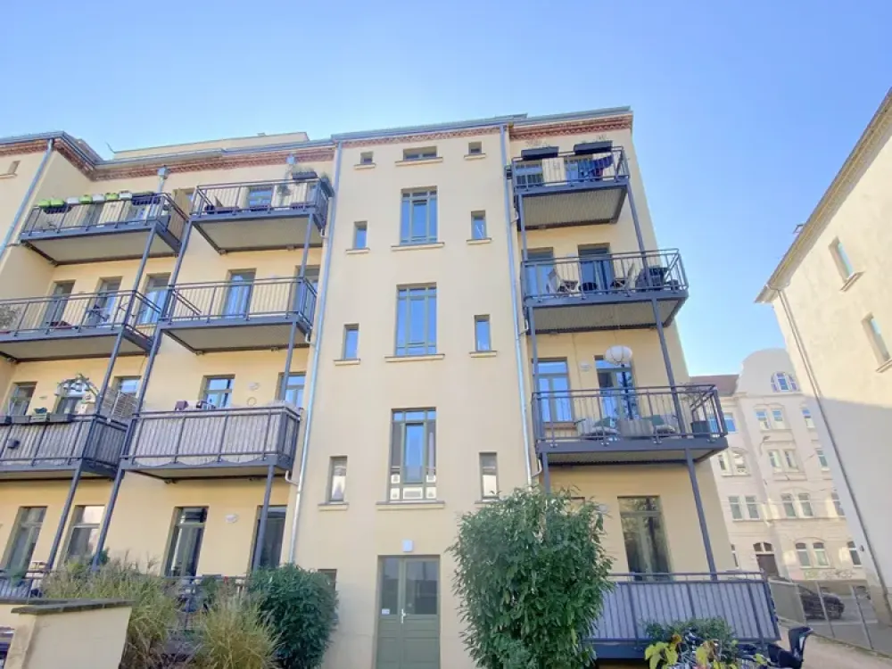 Stilvolle 3-Zimmer-Wohnung mit Balkon, offener Küche und Wannenbad