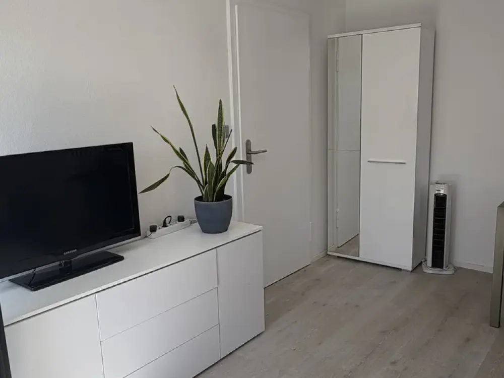 Großzügige möblierte 4,5-Zimmer-DG-Wohnung mit Balkon, zentral in Leinfelden