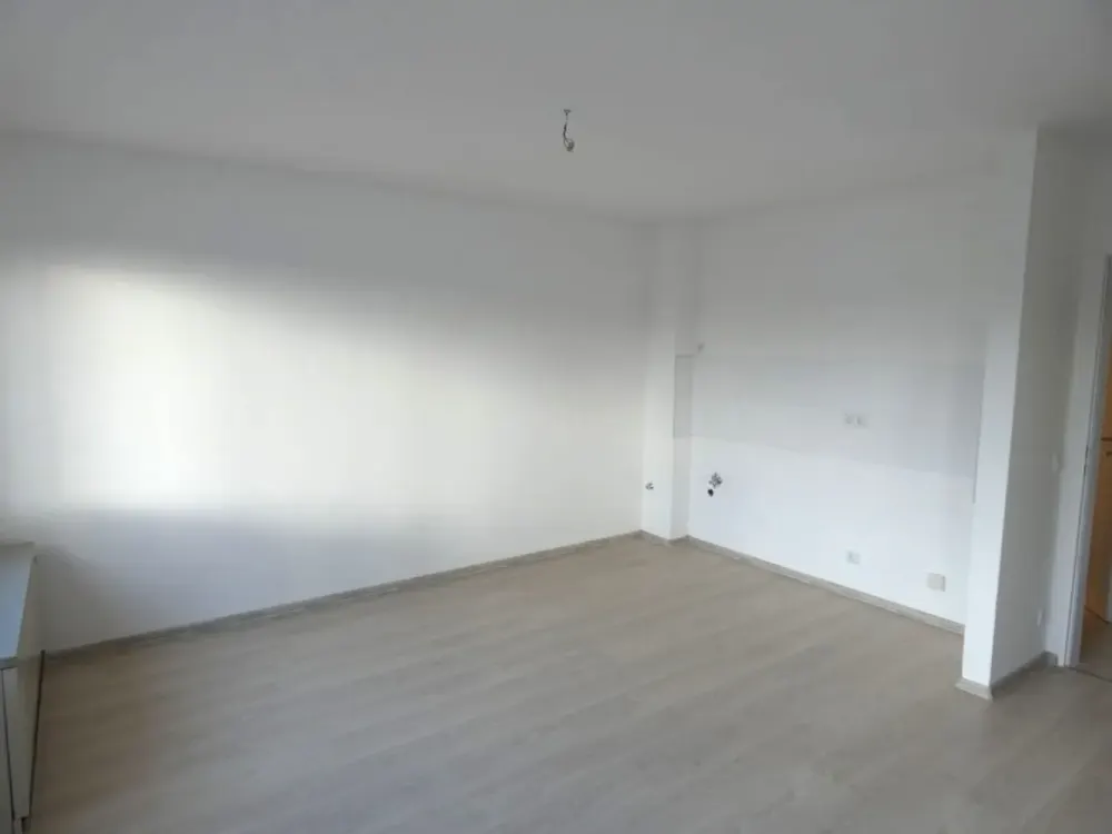 zentrale 2,5 Zimmer mit zwei Balkonen im DG ab sofort