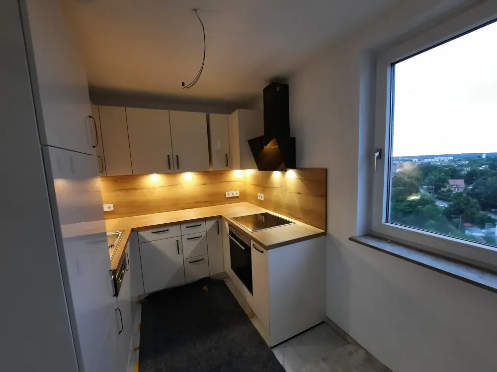 Frisch kernsanierte 2,5-Zimmer-Wohnung mit hochwertiger Ausstattung und traumhaftem Ausblick