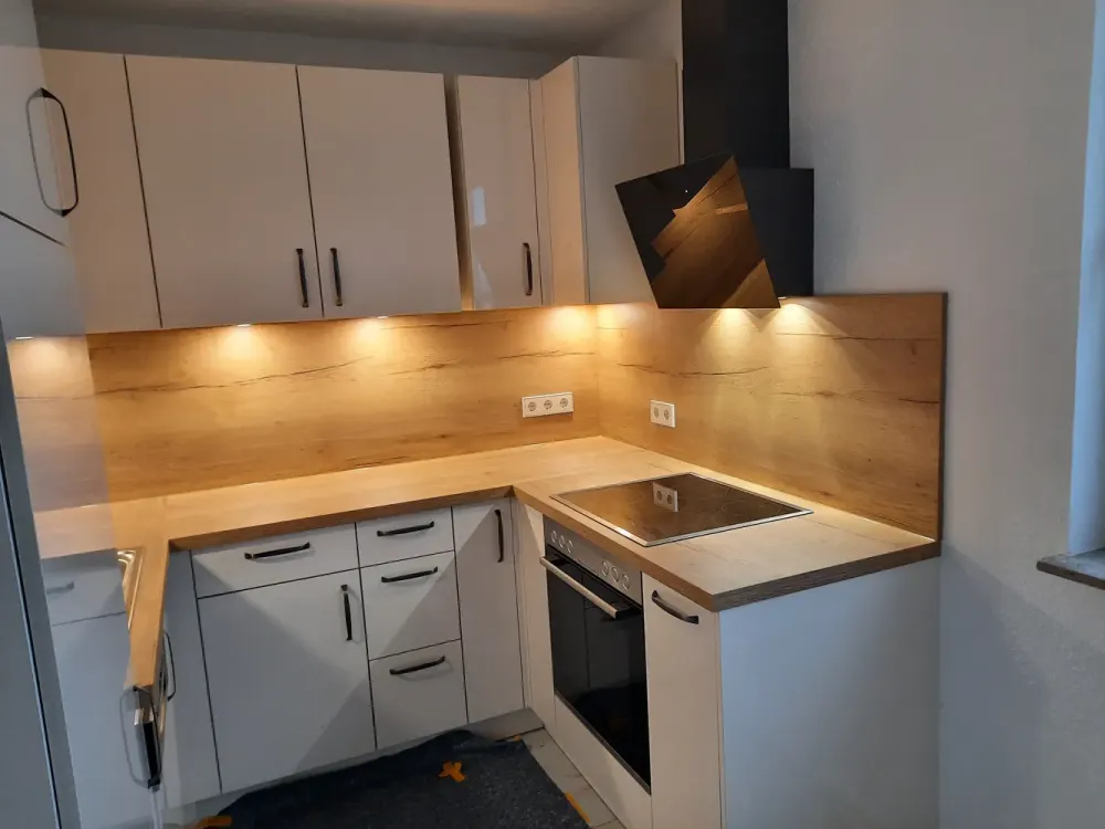 Frisch kernsanierte 2,5-Zimmer-Wohnung mit hochwertiger Ausstattung und traumhaftem Ausblick