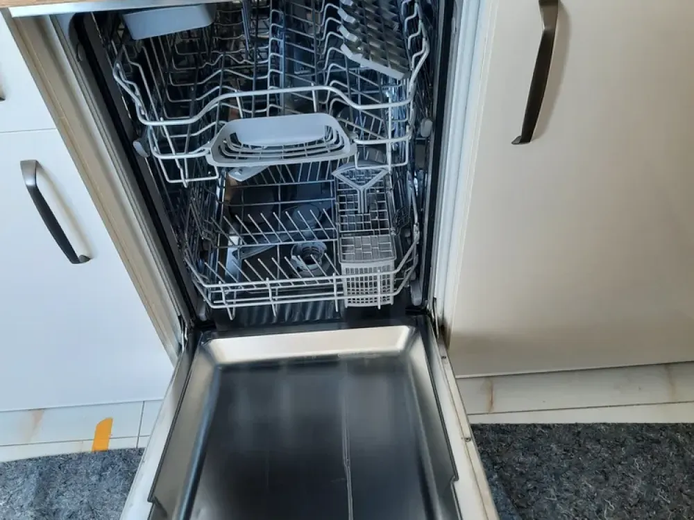 Frisch kernsanierte 2,5-Zimmer-Wohnung mit hochwertiger Ausstattung und traumhaftem Ausblick