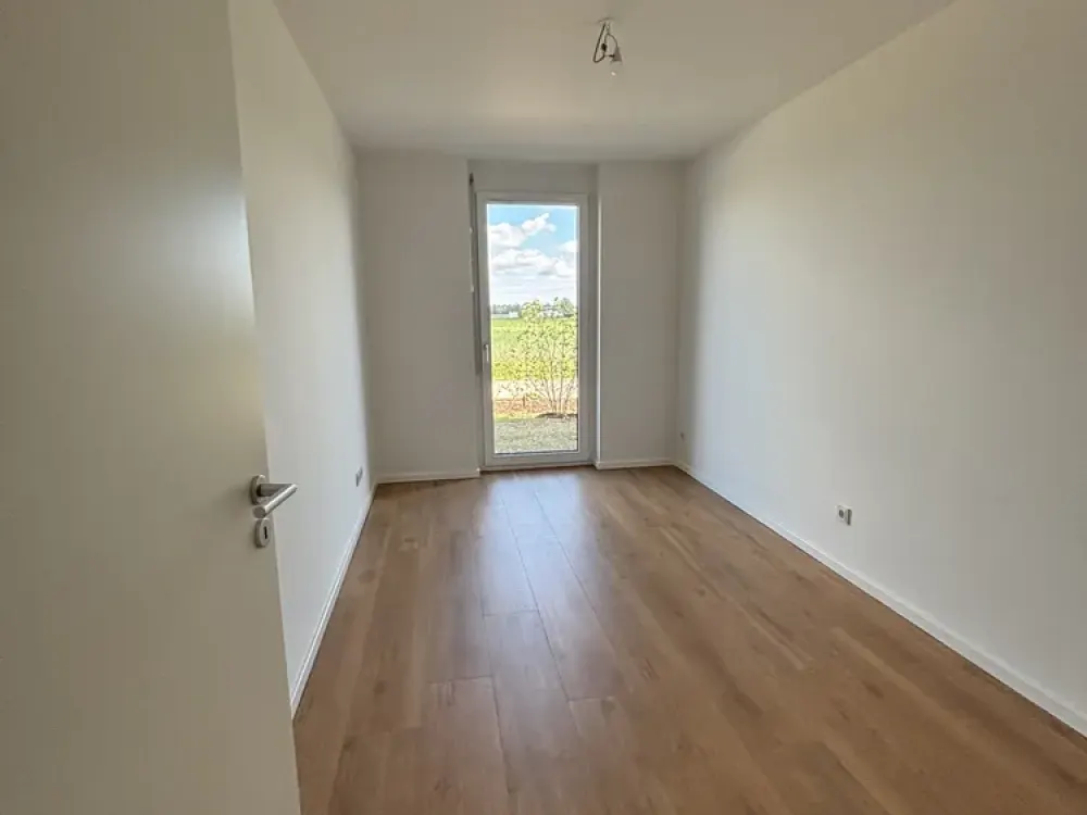 Bright 3-Room Apartment with Loggia