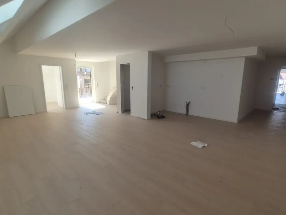 ATTENTION!!! Exklusive Maisonette 4-Zimmer Wohnung mit Balkon und EBK in Neuberg #14
