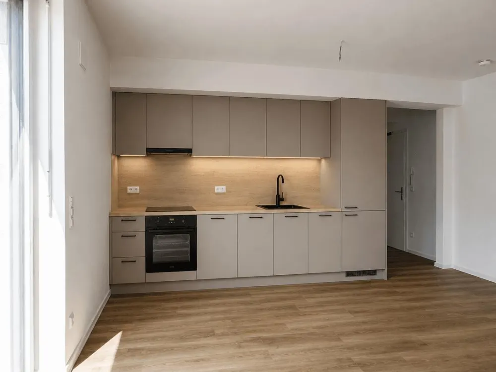 Moderne 2-Raum Wohnung mit Balkon im Zentrum-West